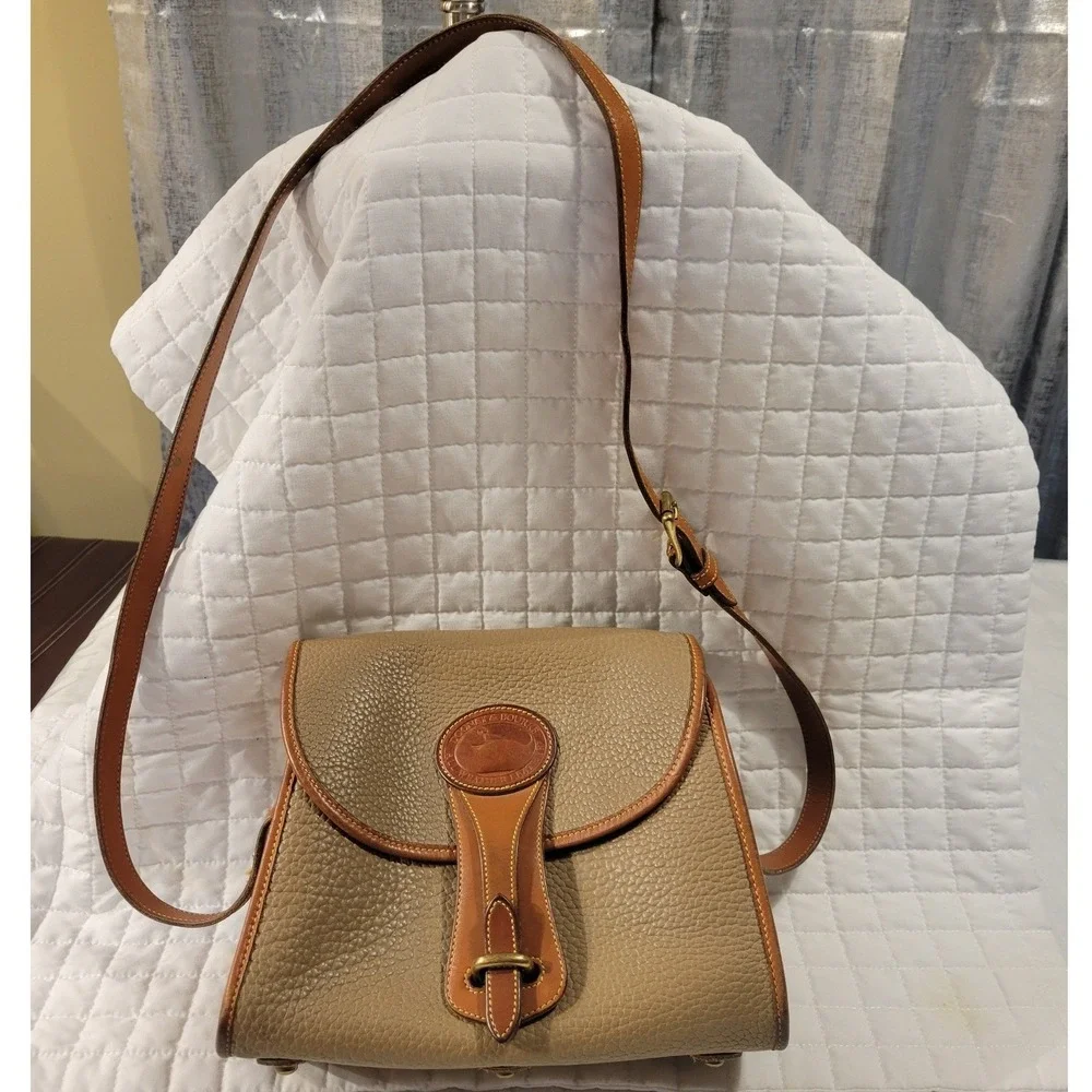 VTG Dooney & Bourke Essex Crossbody Beige Taupe Tan All Weather Pebbled Leather